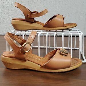 1970's Vintage Soft Spots Kitten Wedge Heel Tan Leather Sandals Made In USA